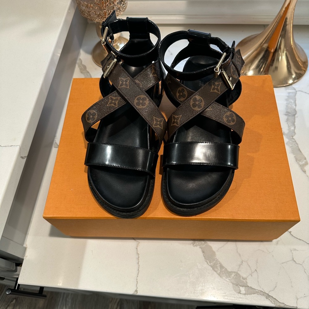 AUTHENTIC Louis Vuitton Sandals, staple for summer, added padding to soles